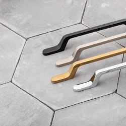 Ročaj FLAVIO c=128 mm, zlata bronca