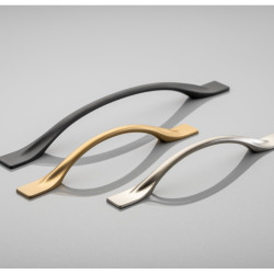 Ručkica materijal:zamak  FLOW C=128 mm inox